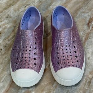 NATIVE Big Kid Girls Jefferson Bling purple glitter sneakers- Size 4